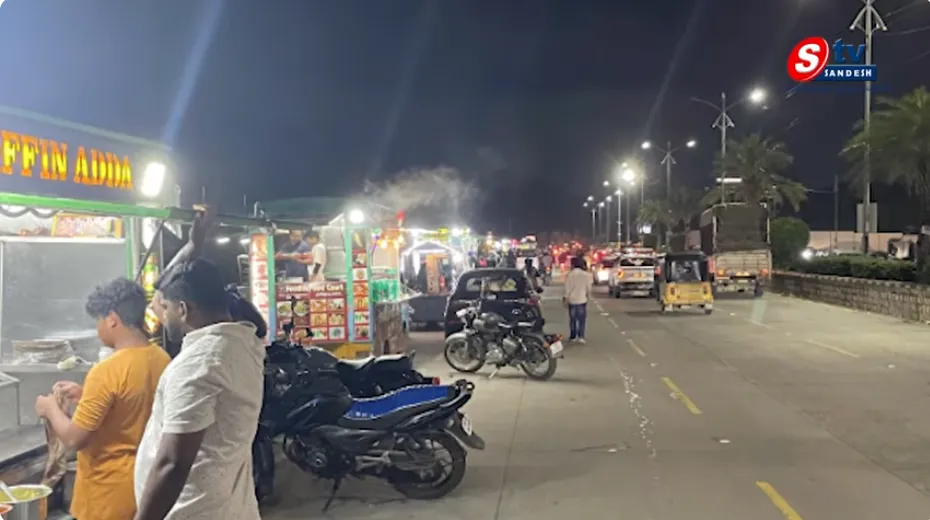 చిరు వ్యాపారులపై దౌర్జన్యాలు, అక్రమ వసూళ్లు: Street Food Vendors Expose Extortion in Hyderabad